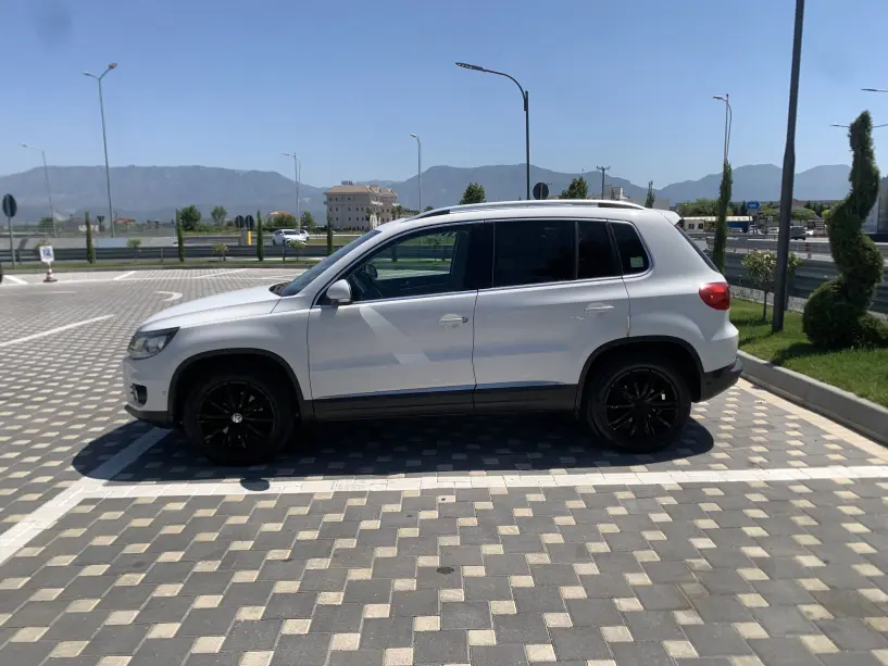 Alquila un coche en Tirana