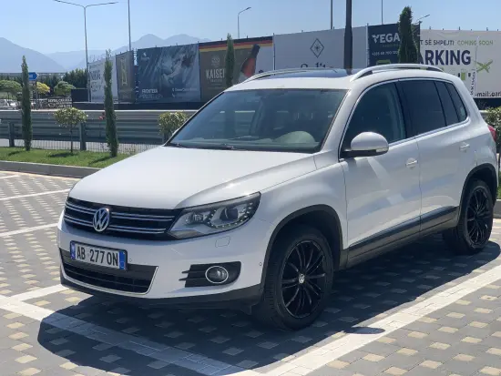 Merrni me qira një Volkswagen Tiguan të vitit 2015 në Tirana