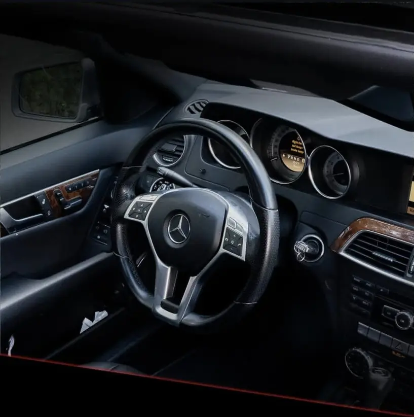 Merrni me qira një makinë në Tirana