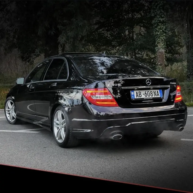 Merrni me qira një makinë në Tirana