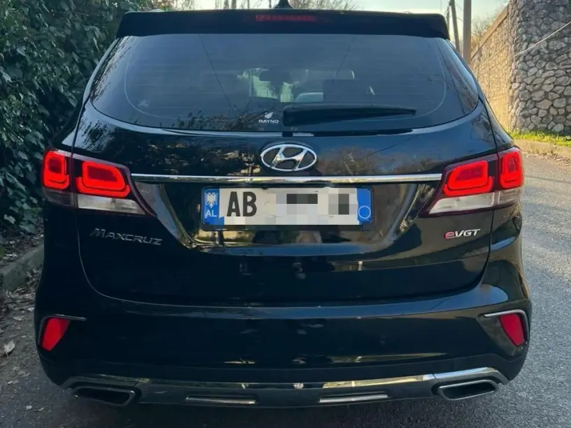 Noleggia un'auto a Tirana