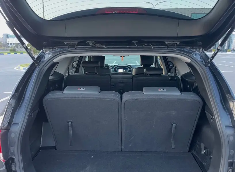 Noleggia un'auto a Tirana