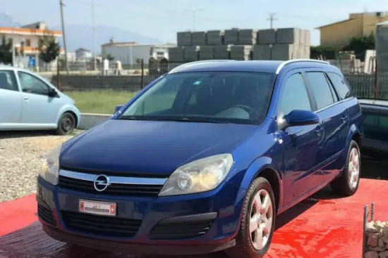 Alquila un 2008 Opel Astra en Tirana
