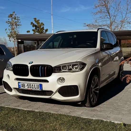 Wynajmij BMW X5 z 2020 roku w Tirana