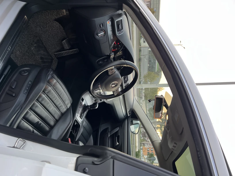 Merrni me qira një makinë në Tirana