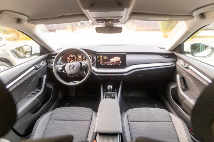 Noleggia un'auto a Tirana