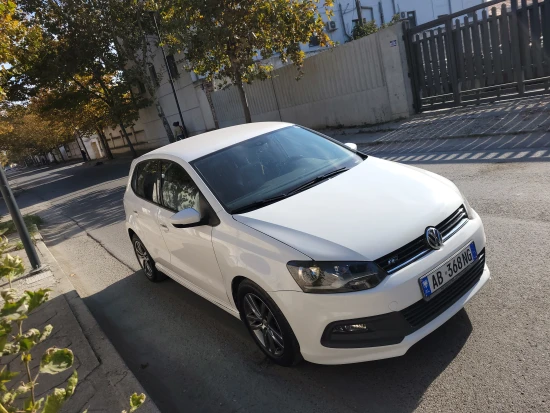 Noleggia una Volkswagen Polo dell'anno 2013 a Durrës