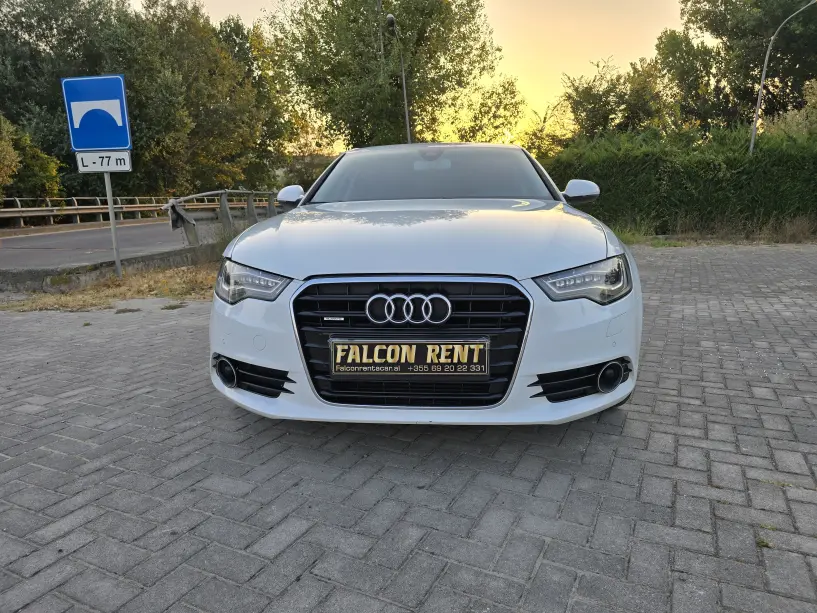 Noleggia un'auto a Tirana