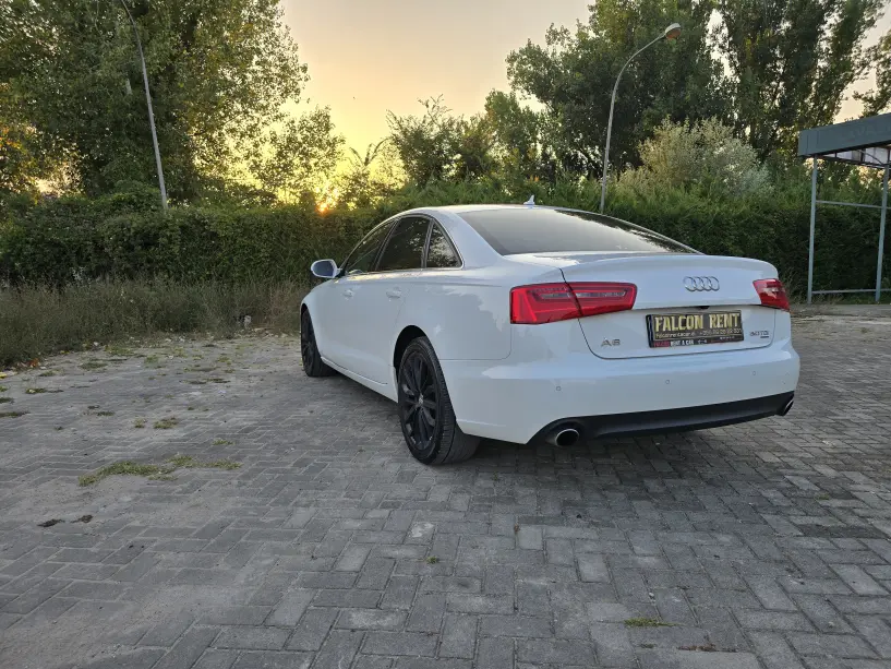 Noleggia un'auto a Tirana