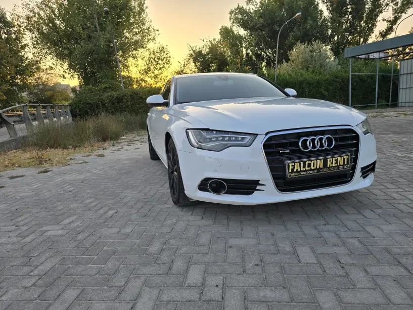 Noleggia un'auto a Tirana