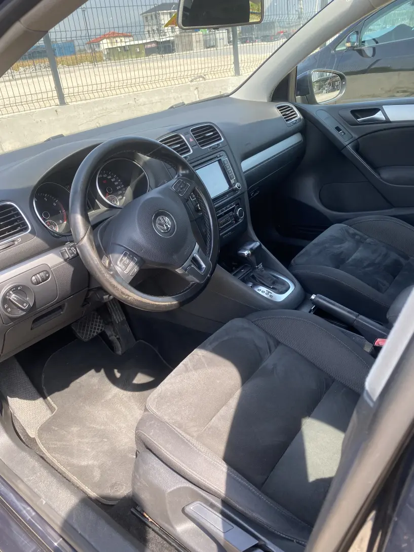 Noleggia un'auto a Tirana