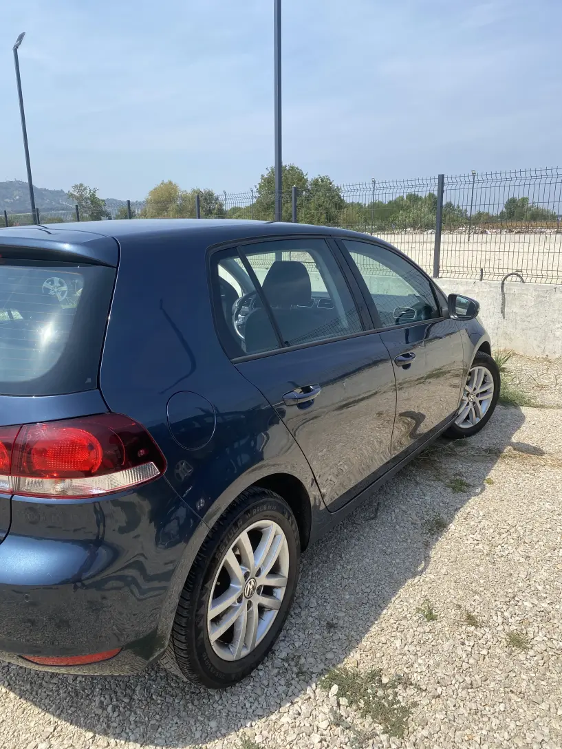 Noleggia un'auto a Tirana