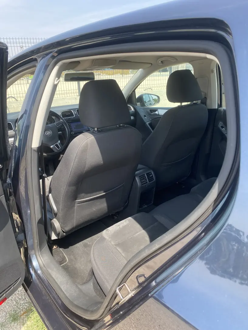 Noleggia un'auto a Tirana