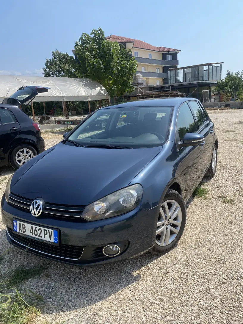 Noleggia un'auto a Tirana