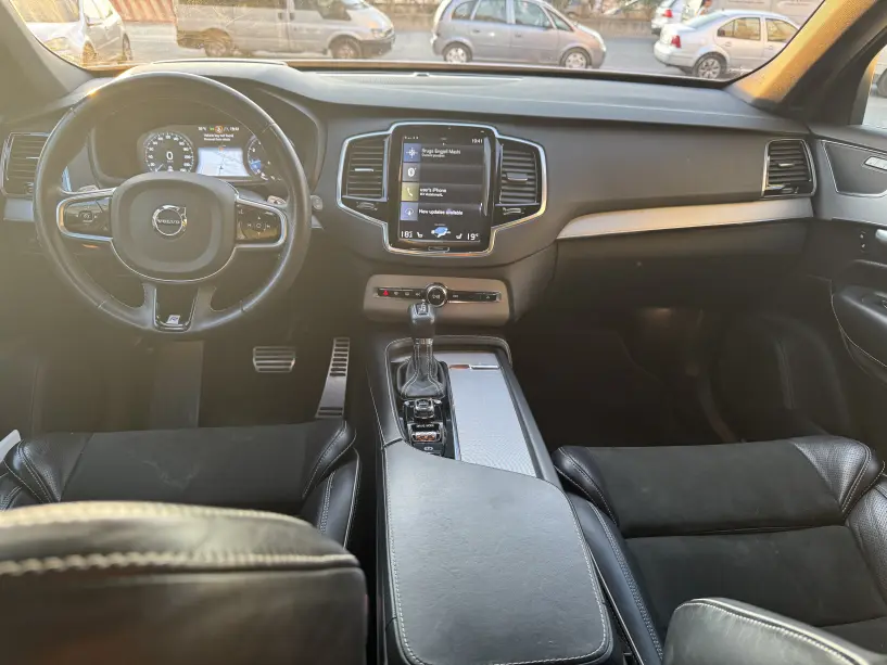 Noleggia un'auto a Tirana