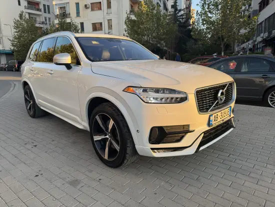 Wynajmij Volvo XC90 z 2017 roku w Tirana