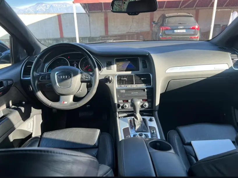 Louer une voiture à Tirana