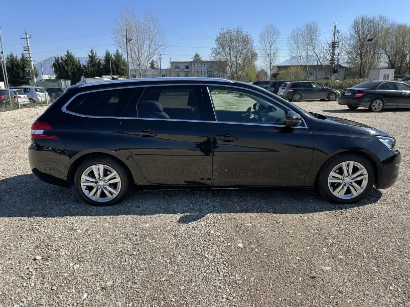 Rent a car in Tirana