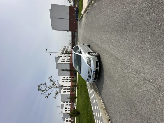 Rent a 2006 Volkswagen Golf Plus in Tirana