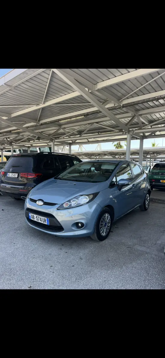 Wynajmij Ford Fiesta z 2011 roku w Tirana