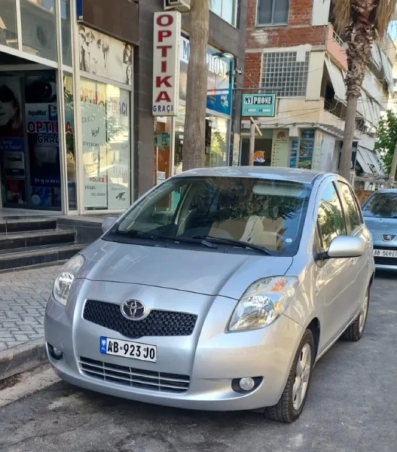 Alquila un coche en Sarandë