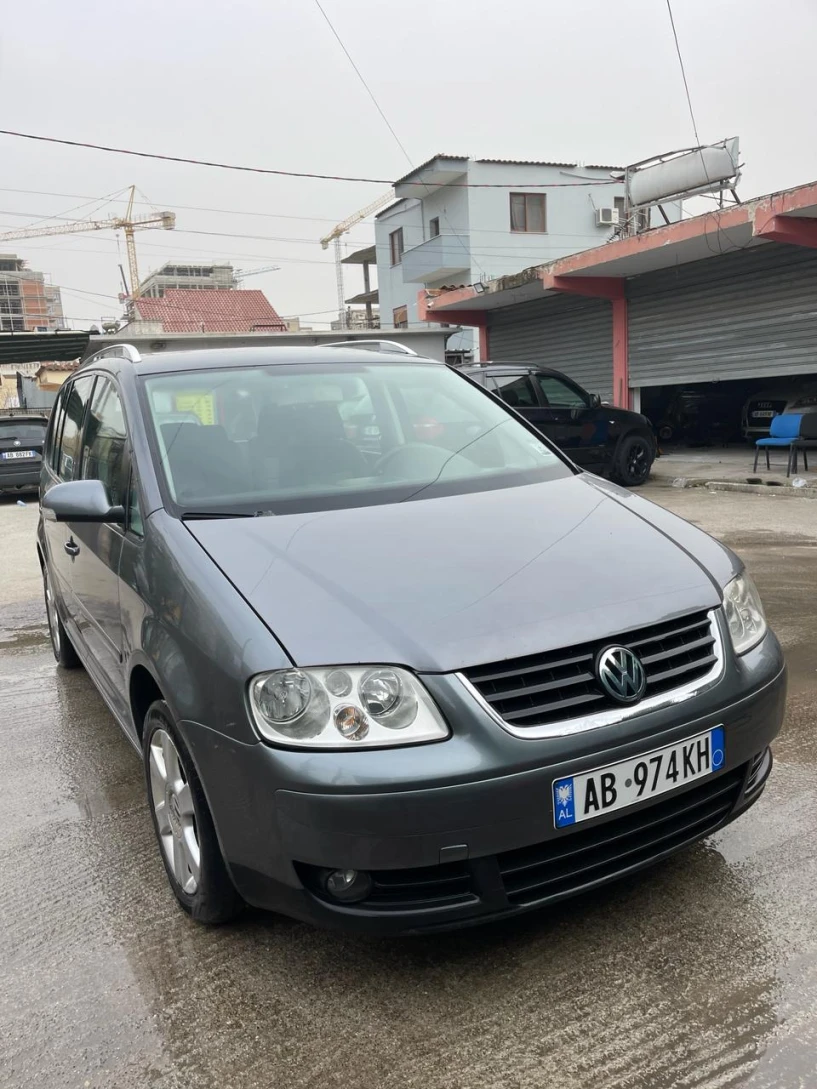 Noleggia un'auto a Tirana