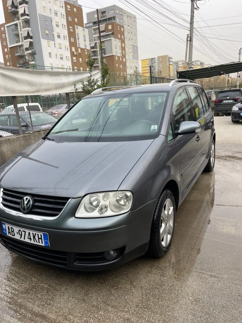 Noleggia un'auto a Tirana