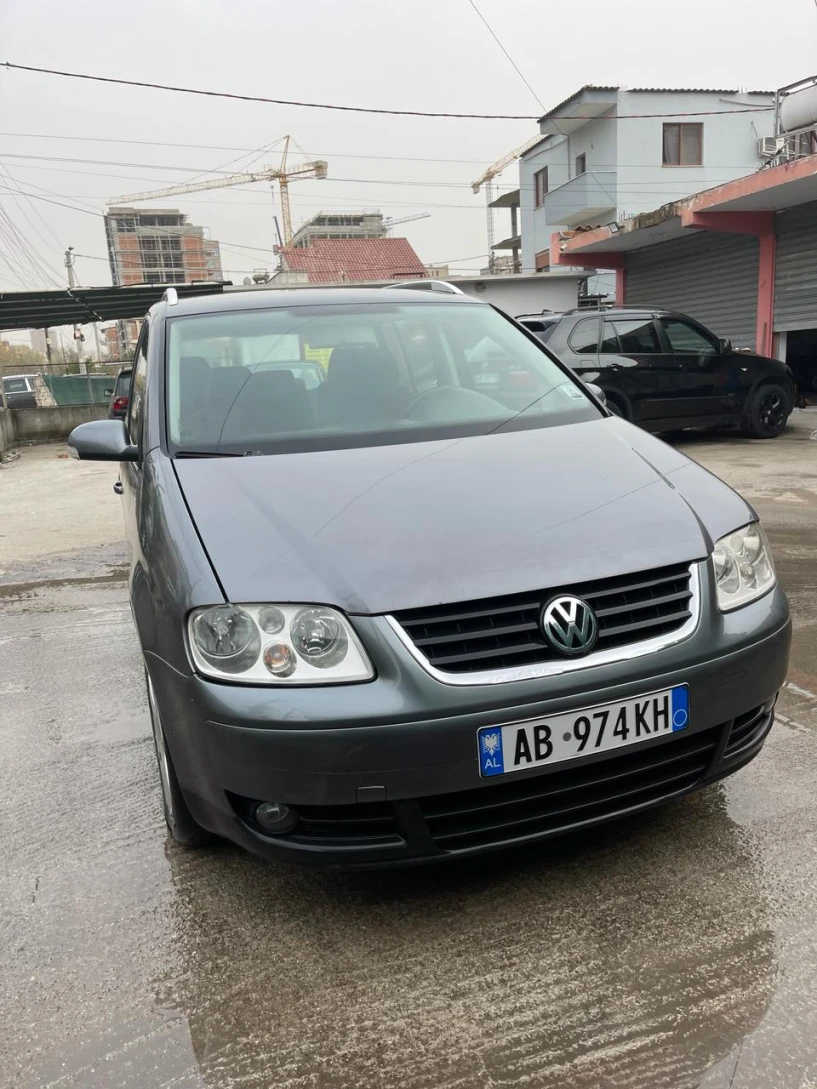 Noleggia un'auto a Tirana