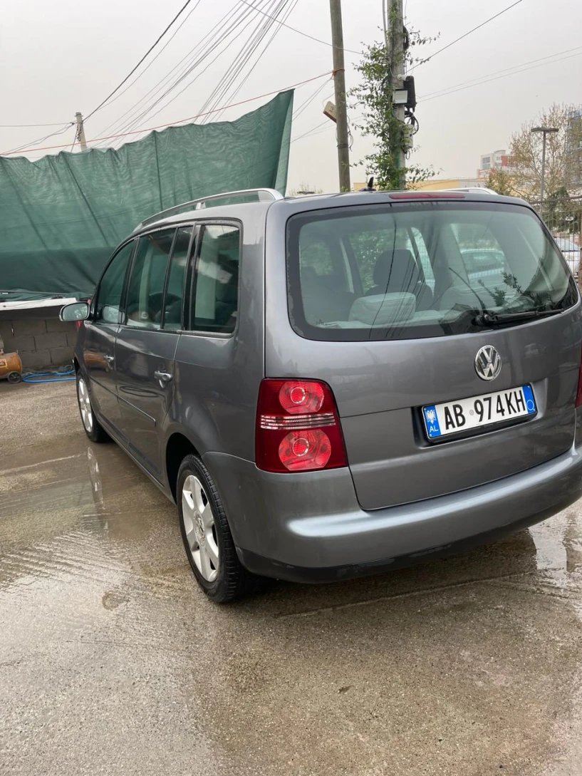 Noleggia un'auto a Tirana