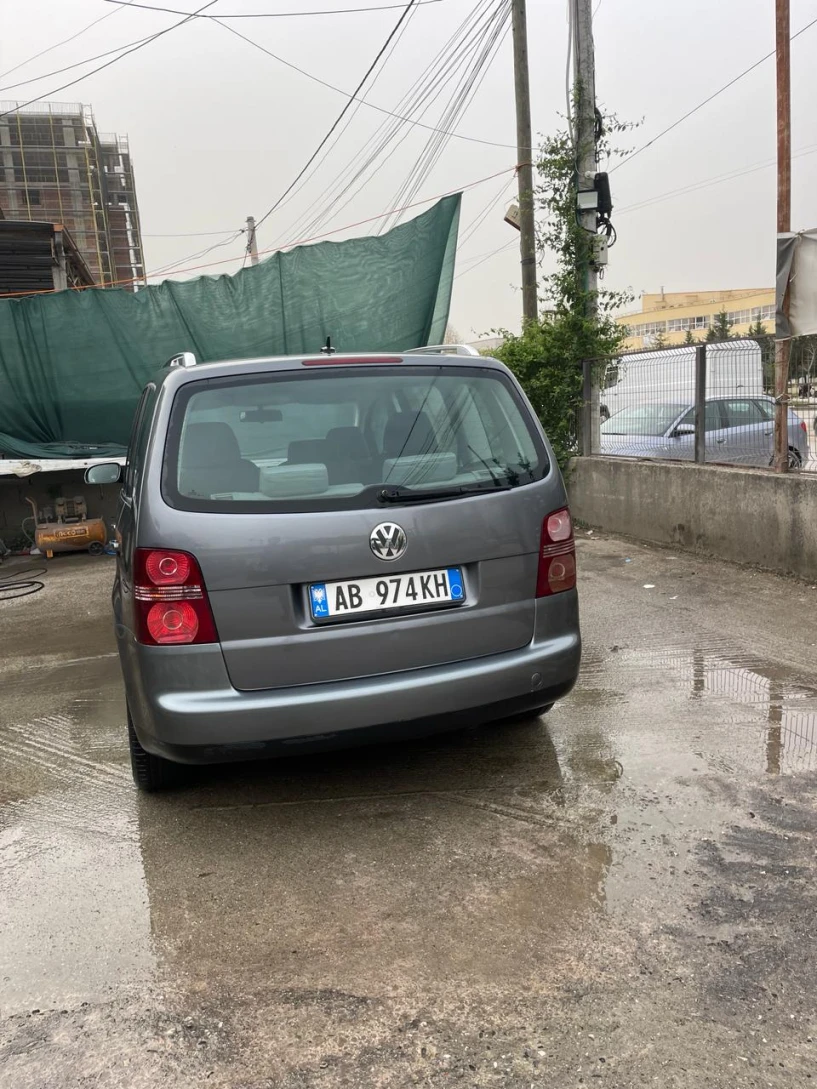 Noleggia un'auto a Tirana