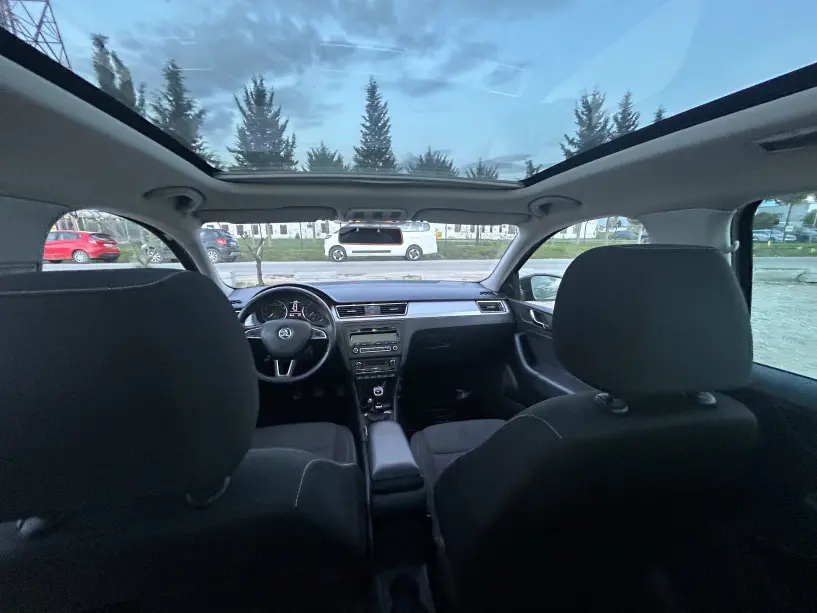 Merrni me qira një makinë në Tirana