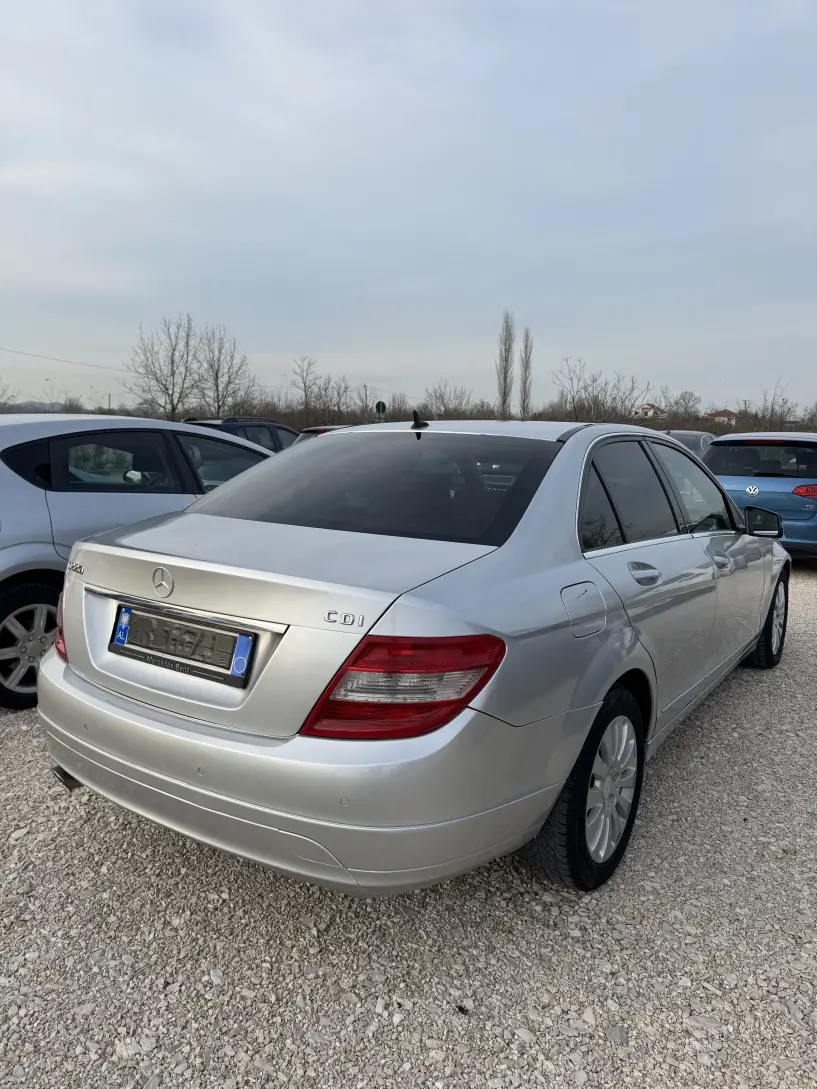 Louer une voiture à Tirana