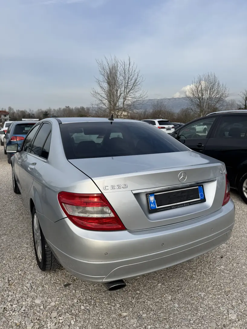 Louer une voiture à Tirana