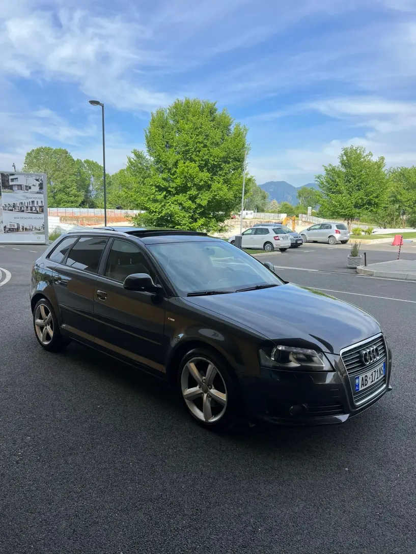 Alquila un coche en Tirana