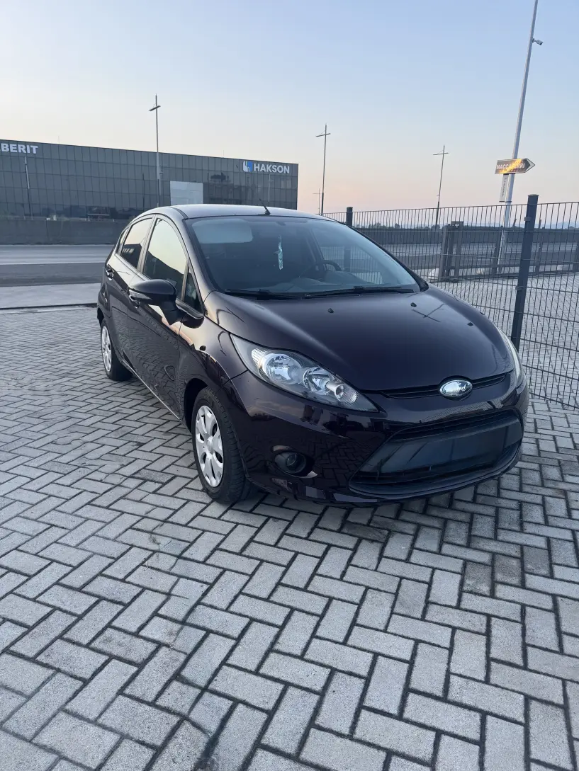 Noleggia un'auto a Tirana