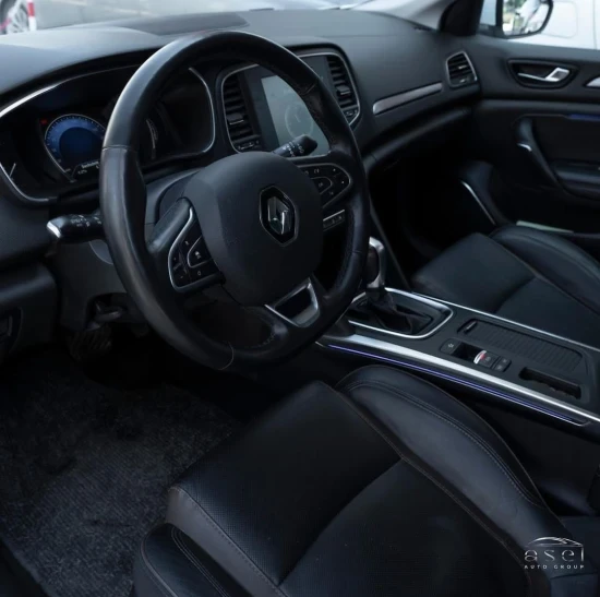 Alquila un 2019 Renault Megane en Tirana