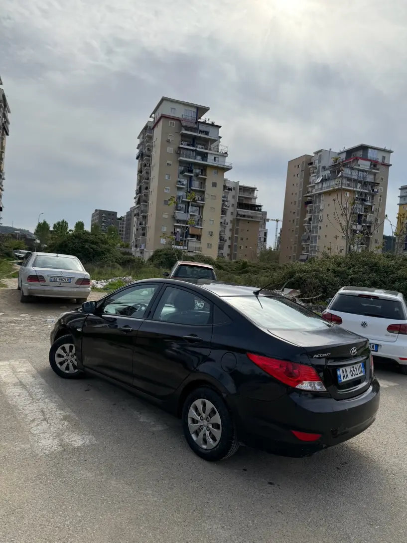 Noleggia un'auto a Tirana