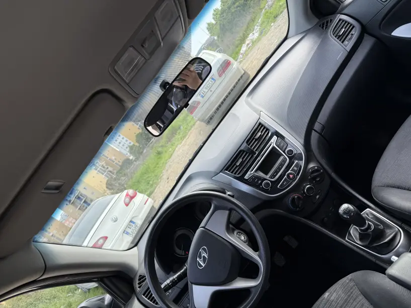 Noleggia un'auto a Tirana