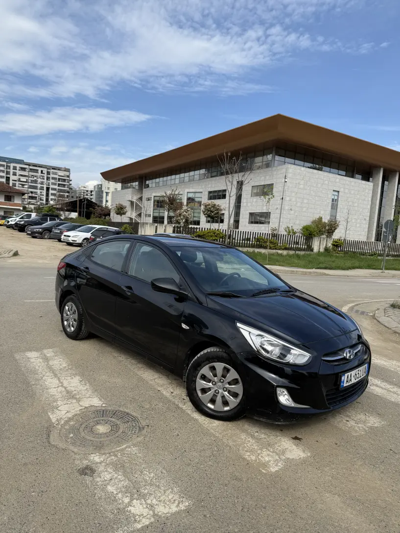 Noleggia un'auto a Tirana