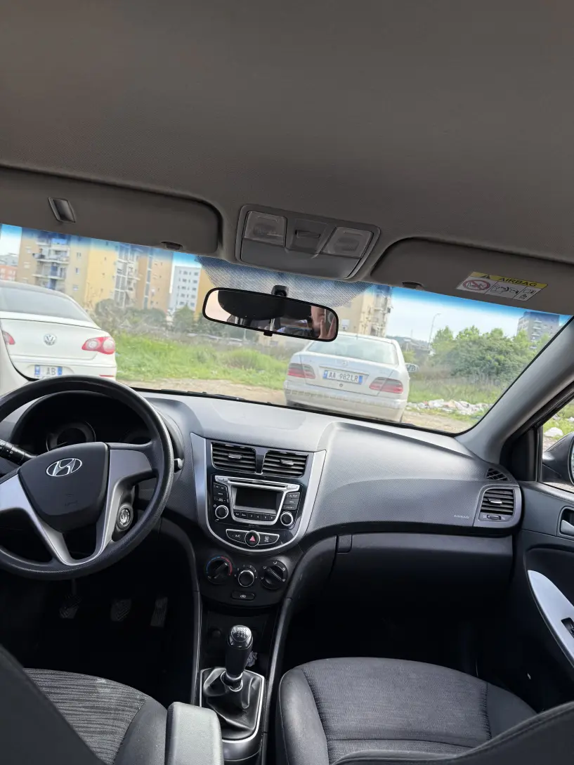 Noleggia un'auto a Tirana