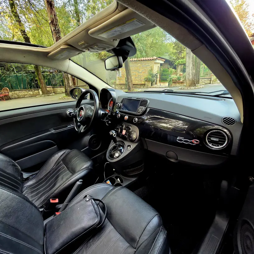 Noleggia un'auto a Tirana