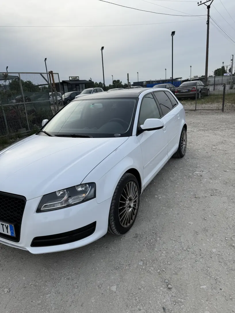 Alquila un coche en Tirana