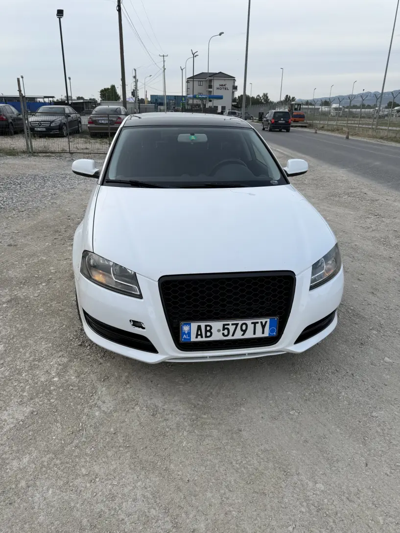 Alquila un coche en Tirana