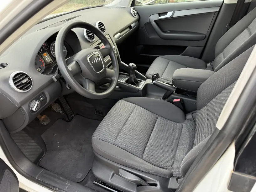 Alquila un coche en Tirana