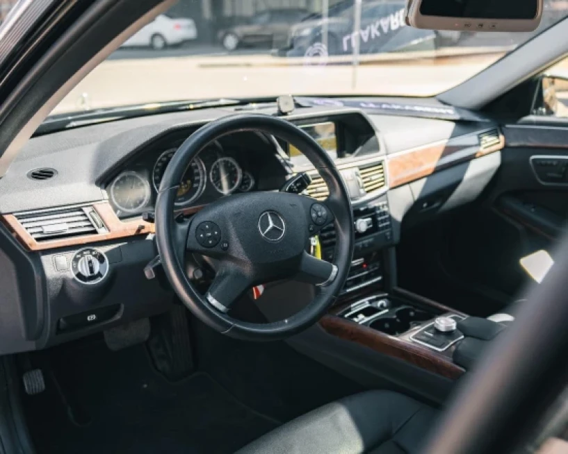 Noleggia un'auto a Tirana