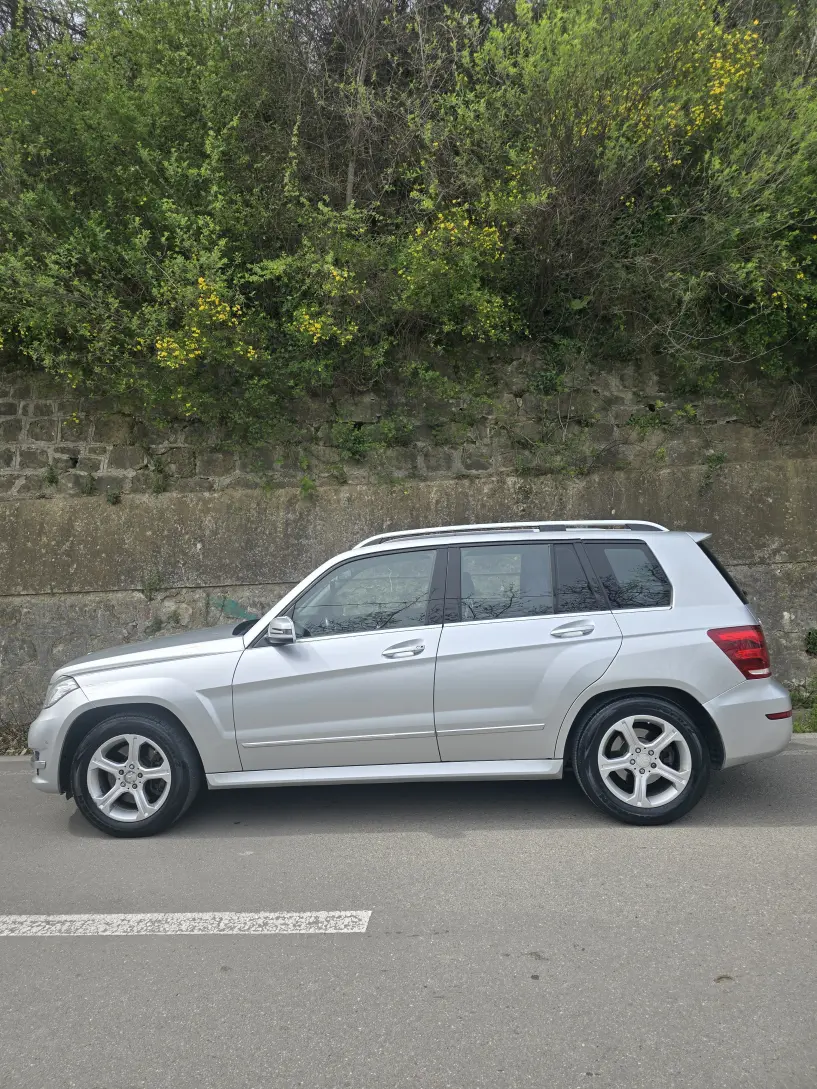 Merrni me qira një makinë në Elbasan