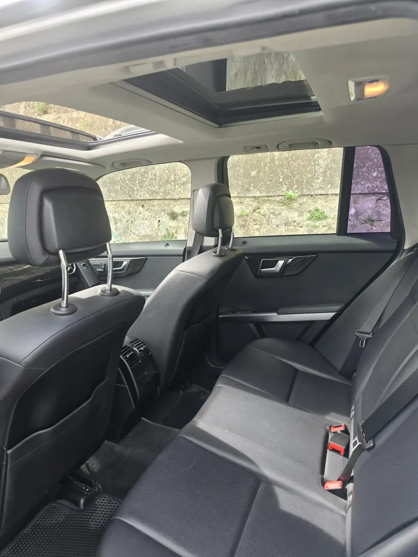 Merrni me qira një makinë në Elbasan