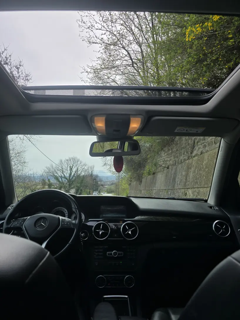 Merrni me qira një makinë në Elbasan