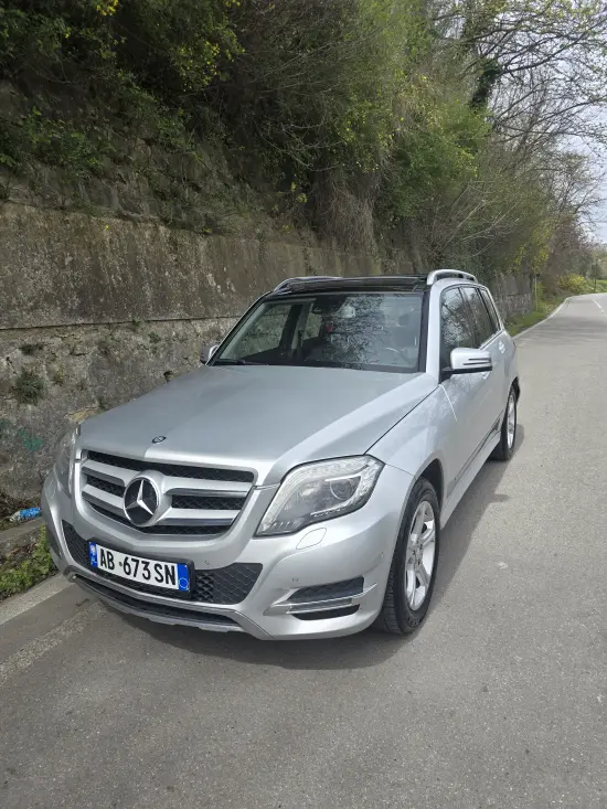 Merrni me qira një Mercedes-Benz GLK 220 të vitit 2015 në Elbasan
