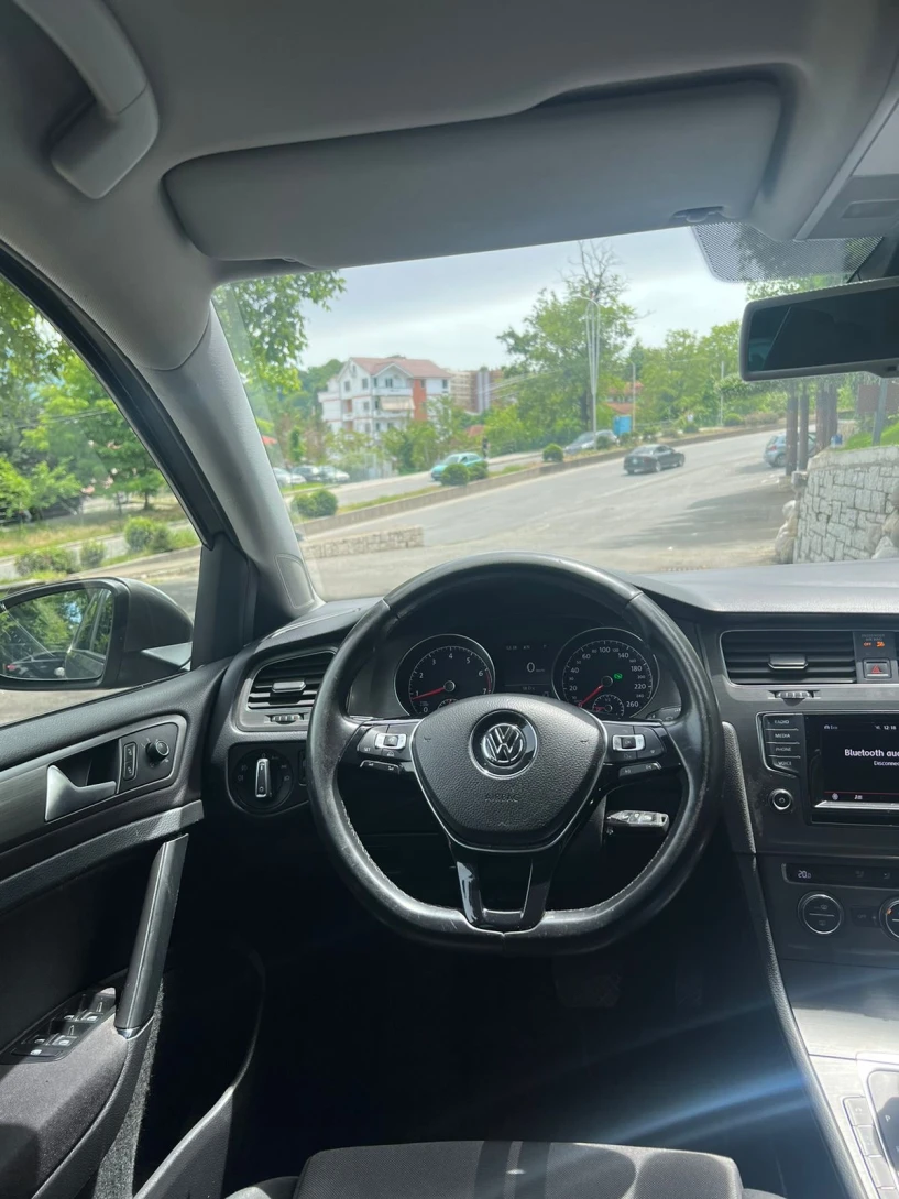 Noleggia un'auto a Tirana